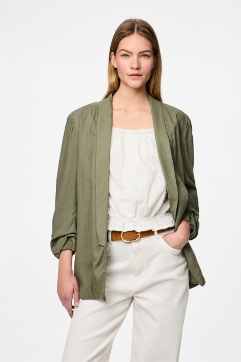 Pieces groene dames blazer | Model vooraanzicht