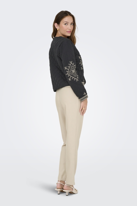 Jacqueline de Yong zwarte dames blazer | Model