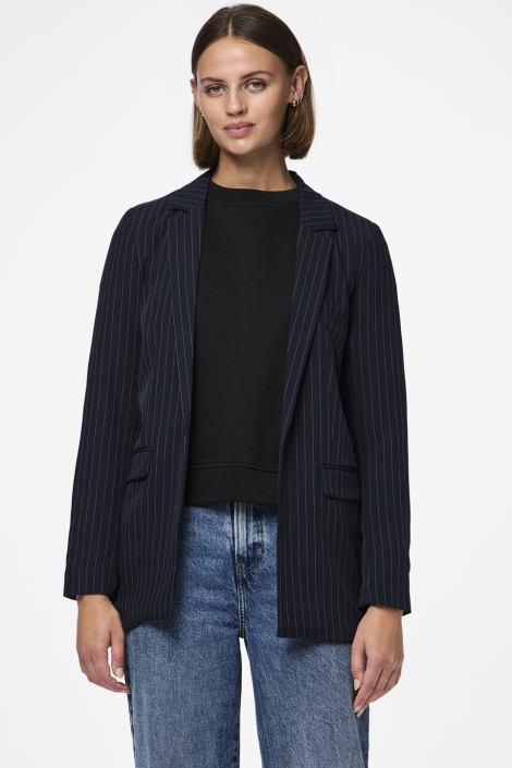 Pieces blauwe dames blazer | Model vooraanzicht
