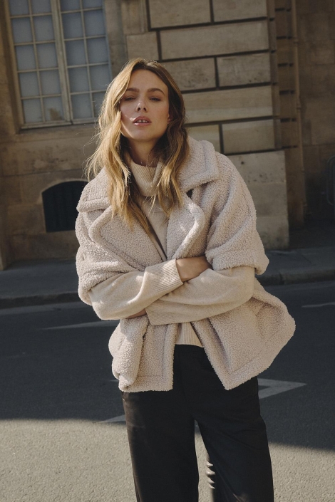 Garcia beige dames jas | Sfeerbeeld, In situatie