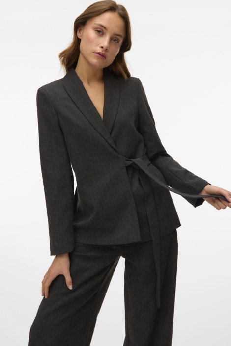 Vero Moda grijze dames blazer | Model vooraanzicht