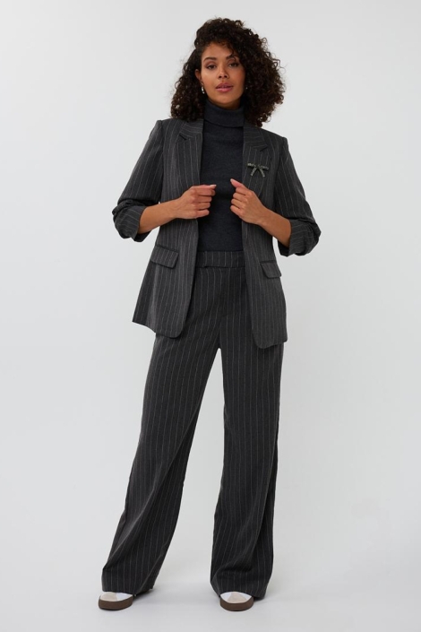 EsQualo grijze dames blazer | Model