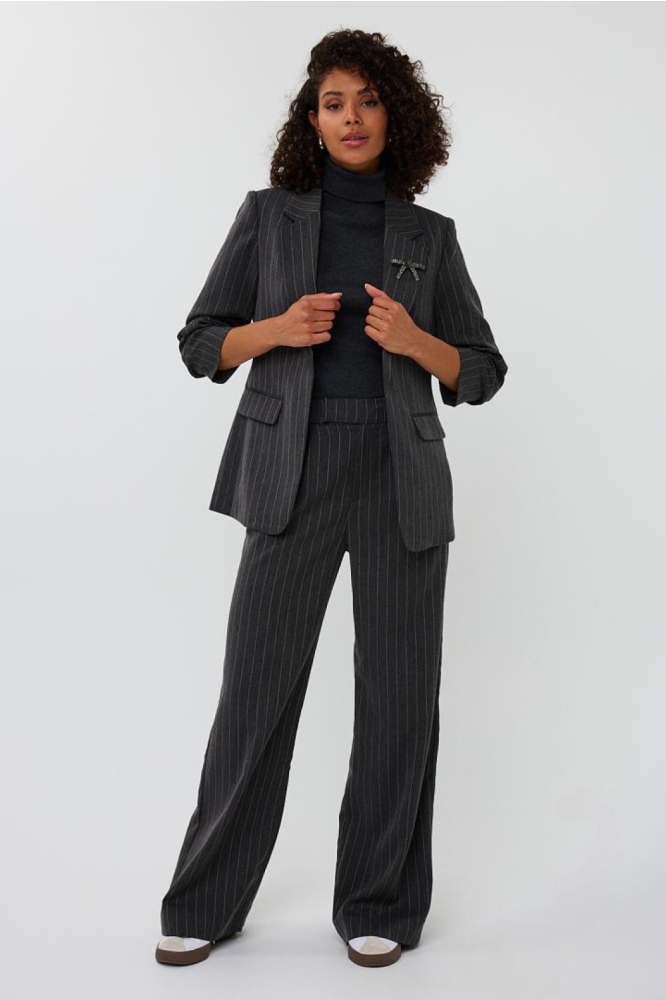 EsQualo grijze dames blazer | Model