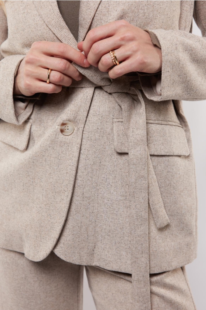 C&S The Label zand dames blazer | Close up