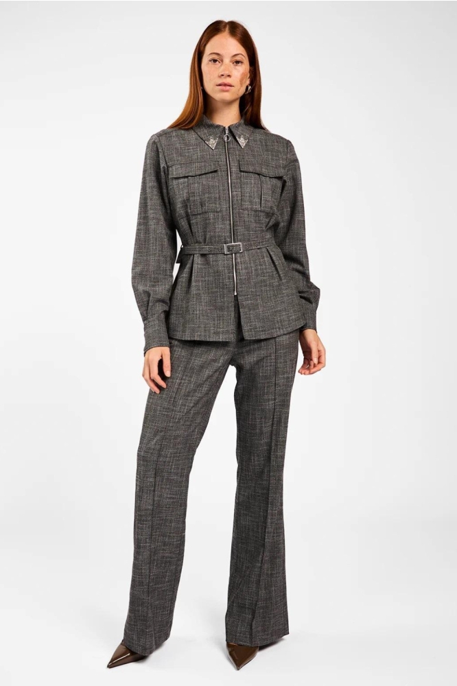 Aaiko zwarte dames blouse | Model
