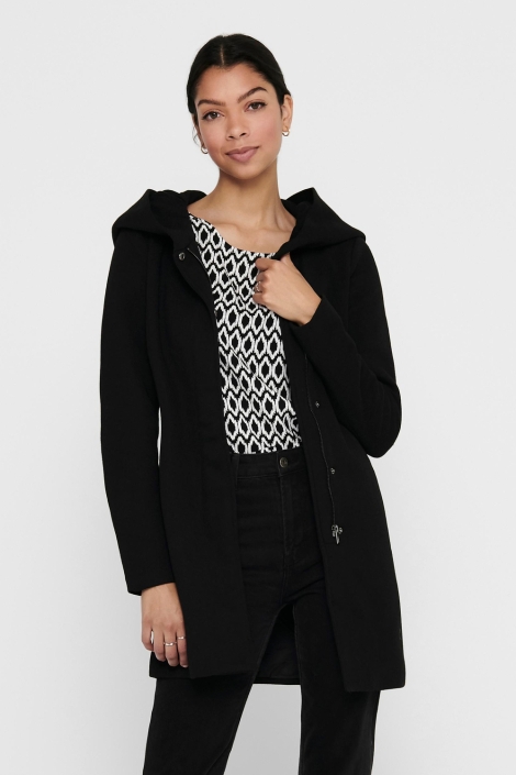 Only zwarte dames jas | Model vooraanzicht