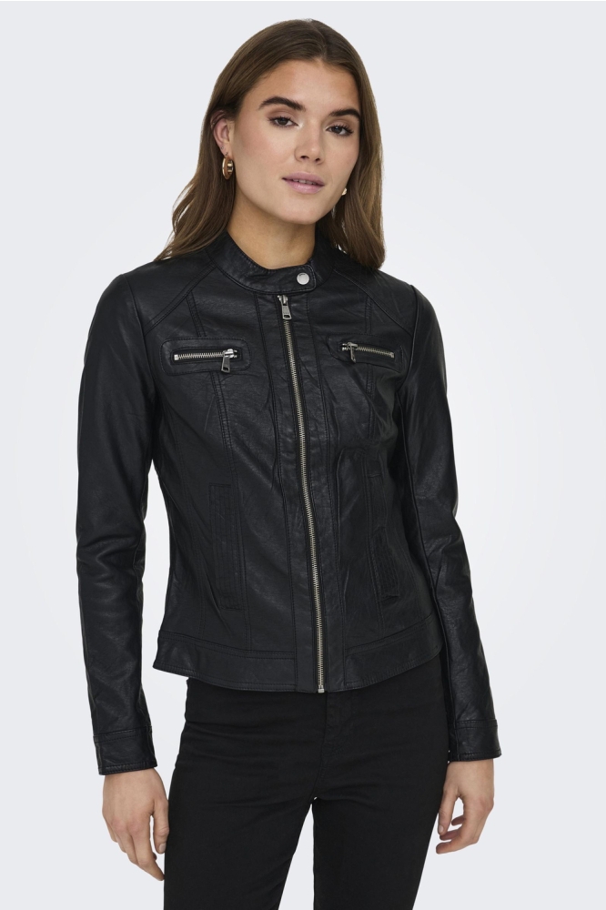 Only zwarte dames jas | Model vooraanzicht