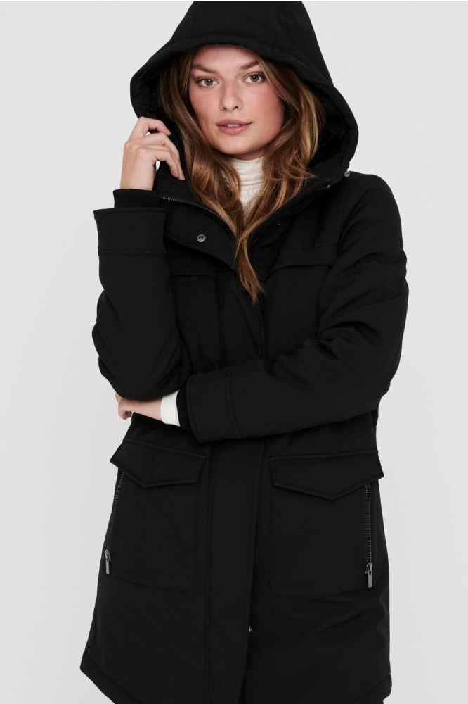 Only zwarte dames jas | Model vooraanzicht