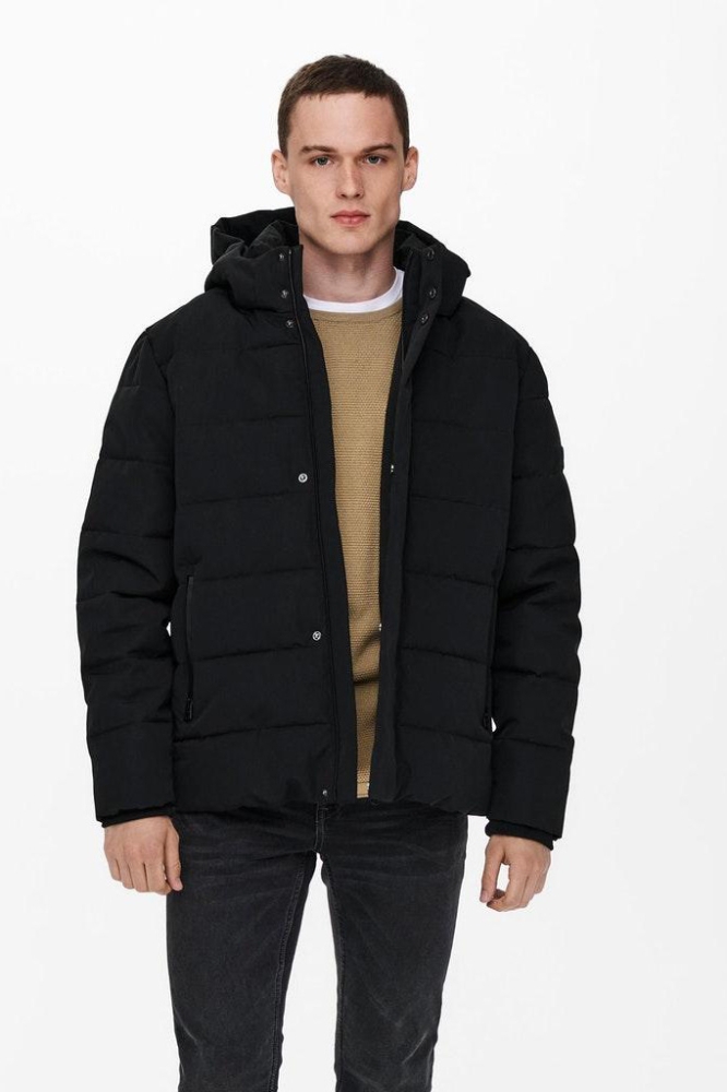 Only & Sons zwarte heren jas | Model vooraanzicht