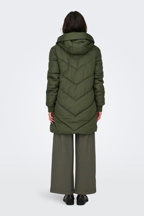 Jacqueline de Yong groene dames jas | Model achteraanzicht