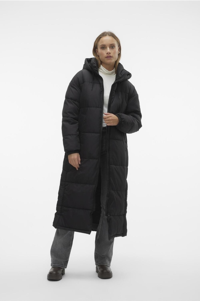 Vero Moda zwarte dames jas | Model vooraanzicht