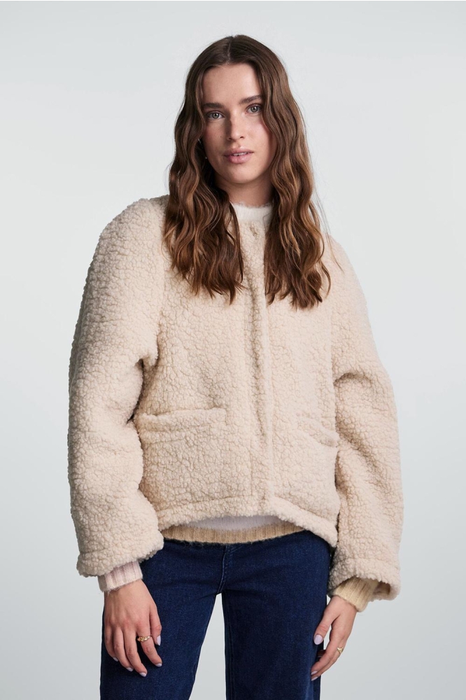 PCJIMENA SHORT TEDDY JACKET 17141585 BIRCH