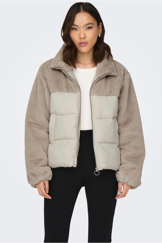 Only beige dames jas | Model vooraanzicht