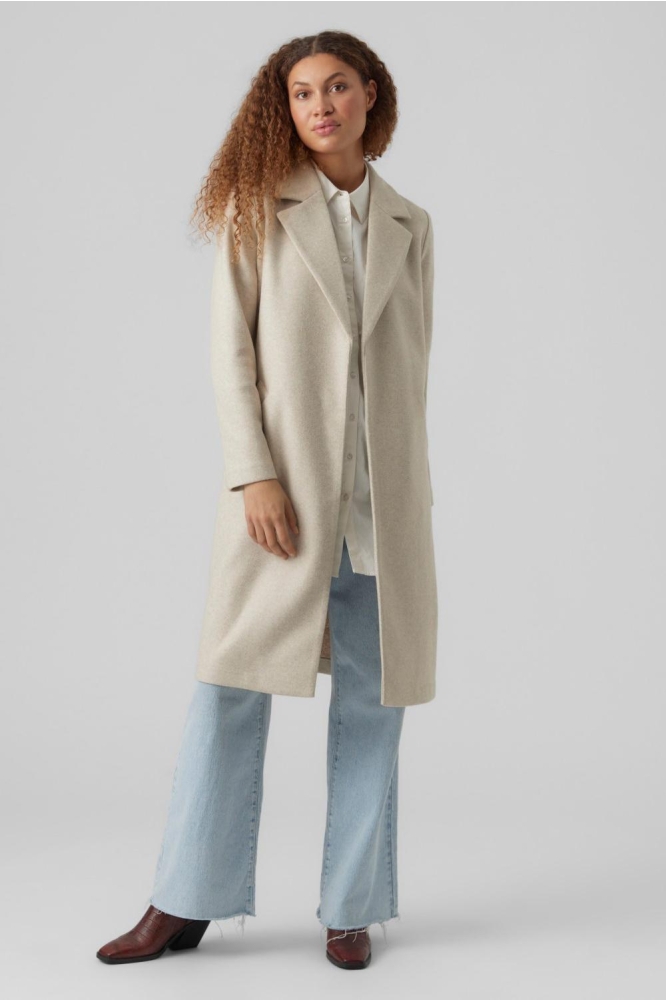 Vero Moda beige dames jas | Model vooraanzicht