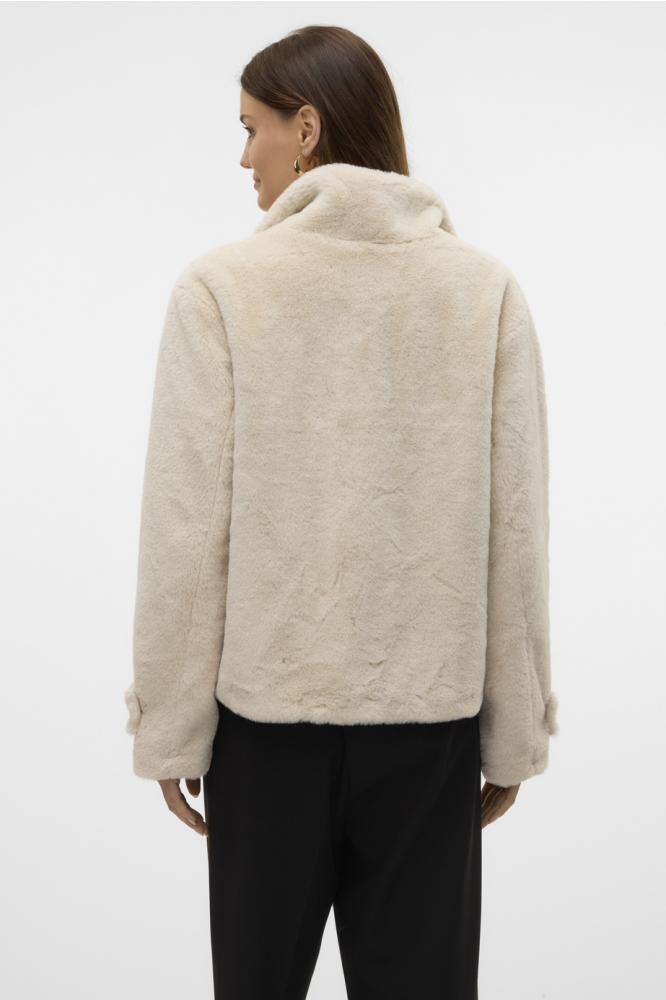 Vero Moda beige dames jas | Model achteraanzicht