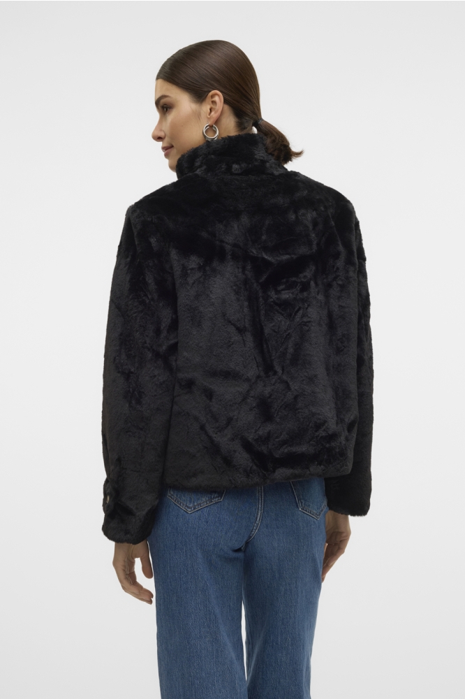 Vero Moda zwarte dames jas | Model achteraanzicht