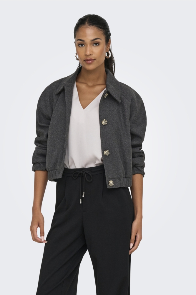 Only grijze dames jas | Model vooraanzicht