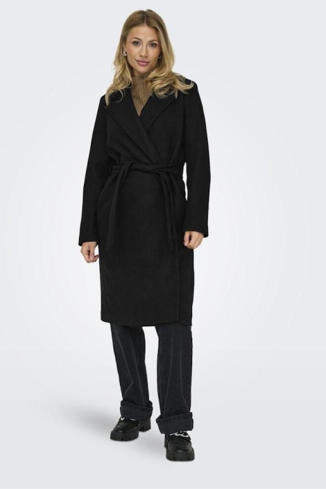 Only zwarte dames jas | Model vooraanzicht