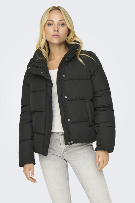 Only zwarte dames jas | Model vooraanzicht