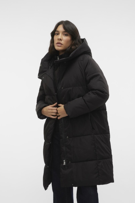 Vero Moda zwarte dames jas | Model vooraanzicht