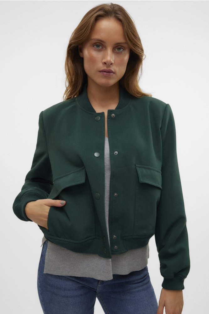 Vero Moda groene dames jas | Model vooraanzicht