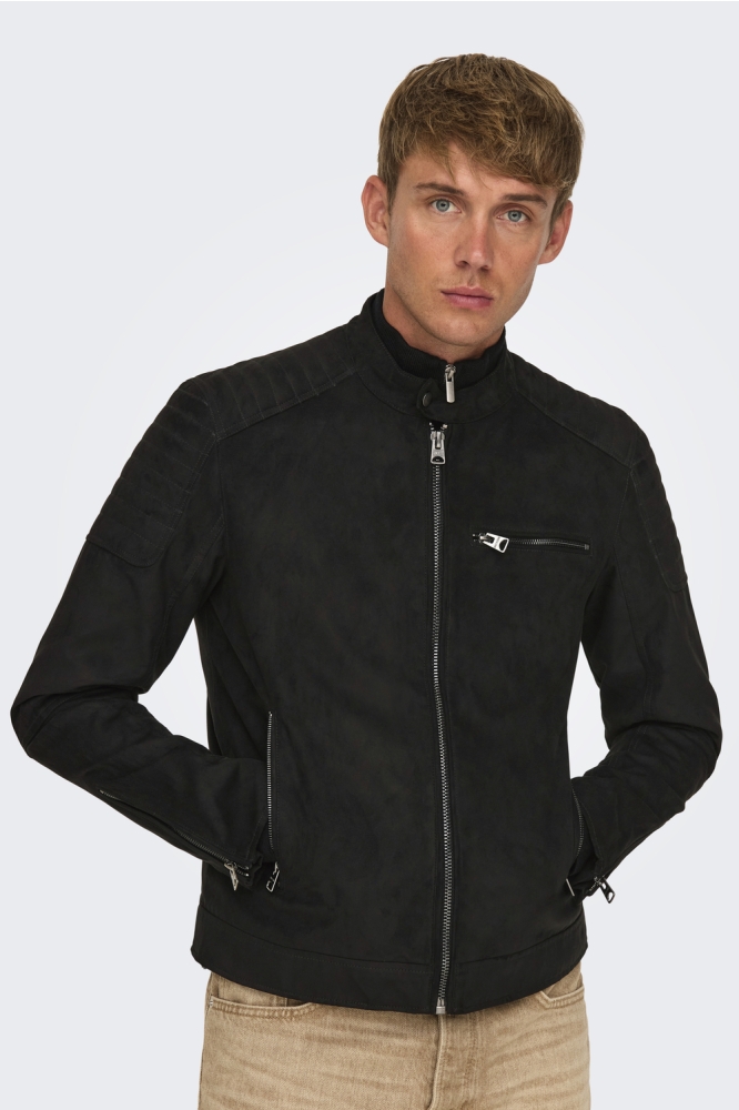 Only & Sons zwarte heren jas | Model vooraanzicht