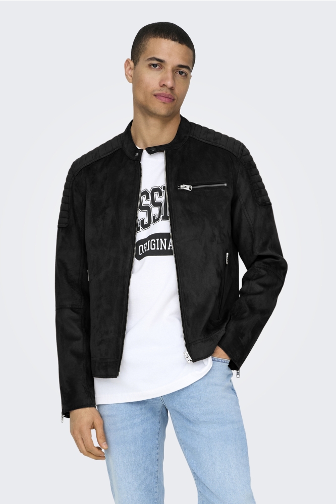 Only & Sons zwarte heren jas | Model vooraanzicht