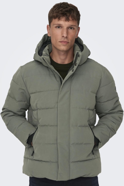 Only & Sons groene heren jas | Model vooraanzicht
