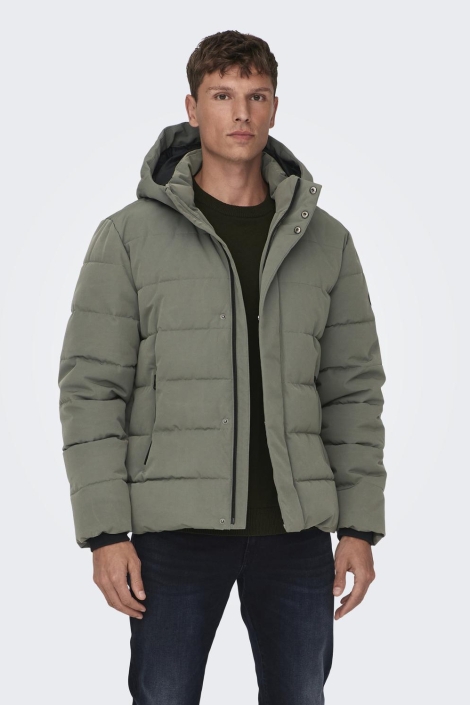 Only & Sons groene heren jas | Model vooraanzicht