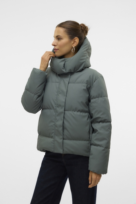 Vero Moda groene dames jas | Model vooraanzicht