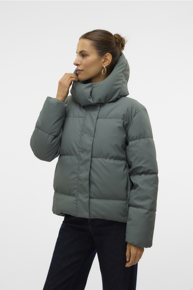 Vero Moda groene dames jas | Model vooraanzicht