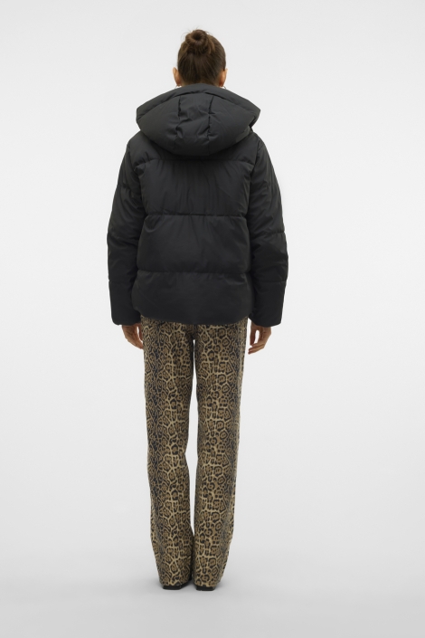 Vero Moda zwarte dames jas | Model achteraanzicht