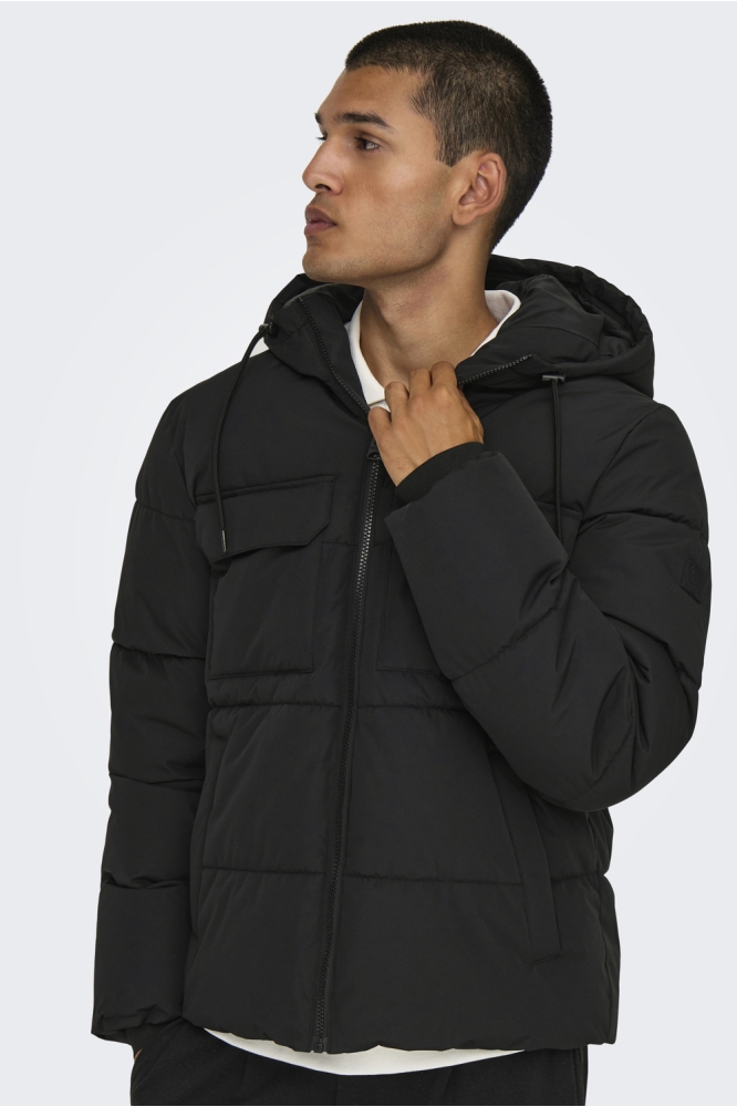 Only & Sons zwarte heren jas | Model vooraanzicht