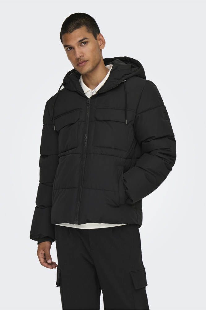 Only & Sons zwarte heren jas | Model vooraanzicht