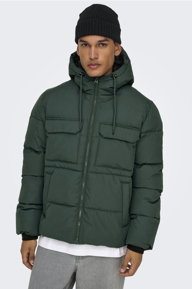 Only & Sons groene heren jas | Model vooraanzicht