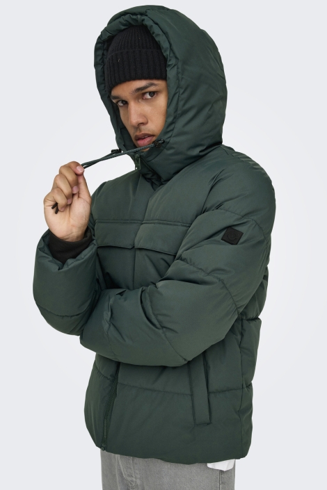 Only & Sons groene heren jas | Model vooraanzicht