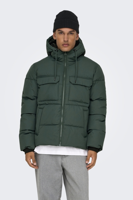 Only & Sons groene heren jas | Model vooraanzicht
