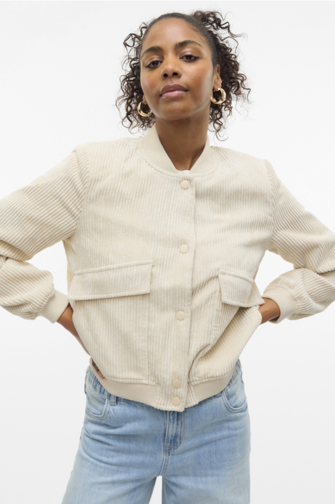 Vero Moda beige dames jas | Model vooraanzicht
