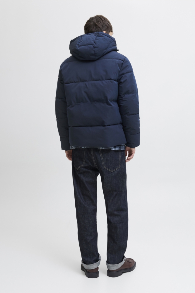 Jack & Jones blauwe heren jas | Model achteraanzicht