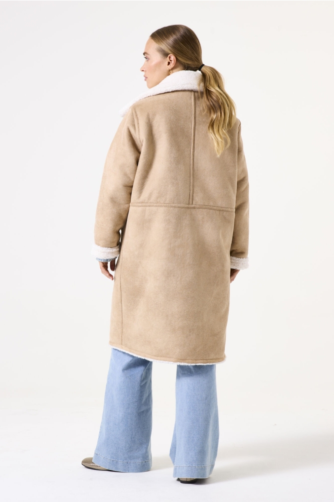 Garcia witte dames jas | Model achteraanzicht