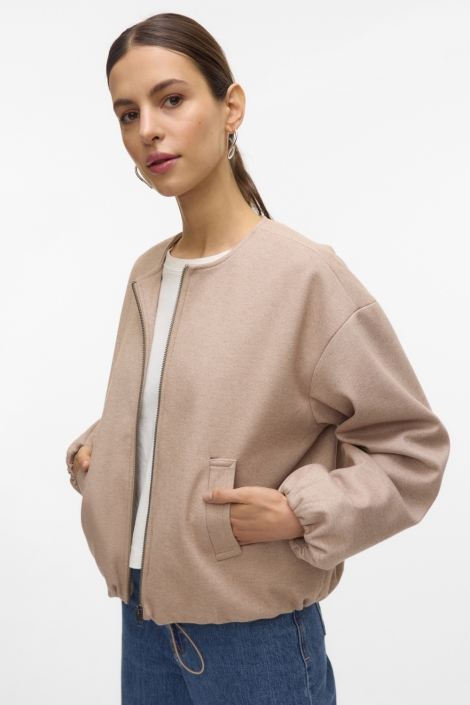 Vero Moda beige dames jas | Model zijaanzicht