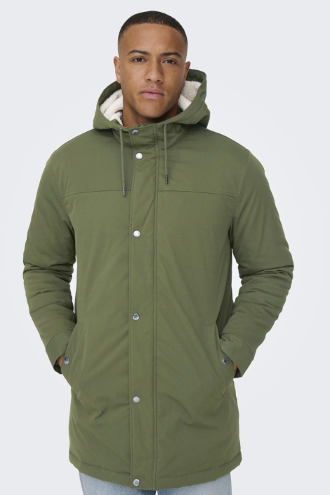 Only & Sons groene heren jas | Model vooraanzicht