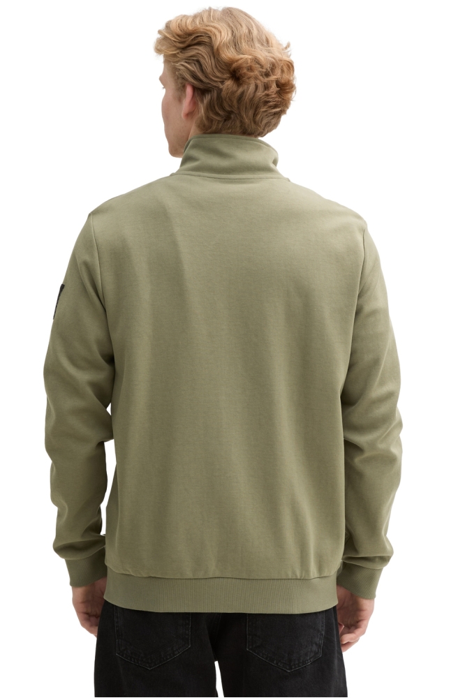 Tom Tailor groene heren vest | Model achteraanzicht