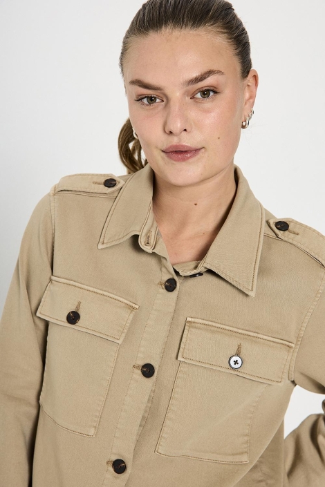 Freequent camel dames jas | Close up