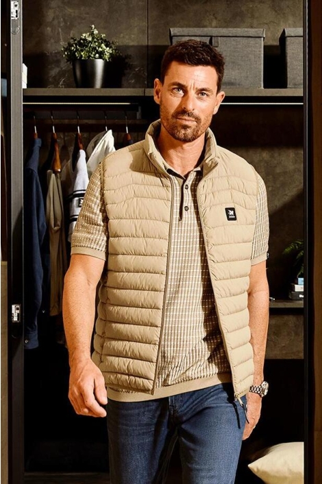 Vanguard beige heren jas | Sfeerbeeld, In situatie