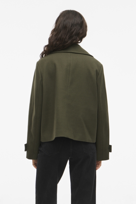 Vila groene dames jas | Model achteraanzicht