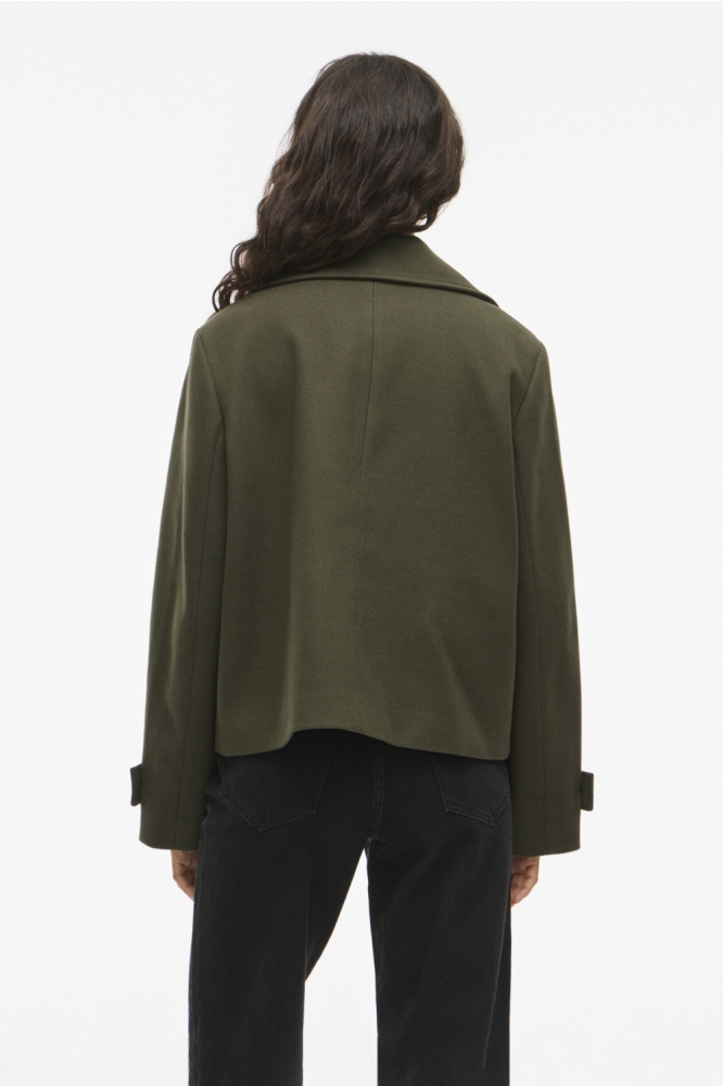 Vila groene dames jas | Model achteraanzicht