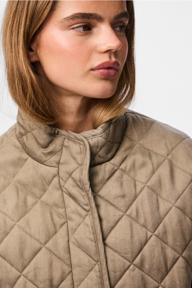 Pieces camel dames jas | Close up