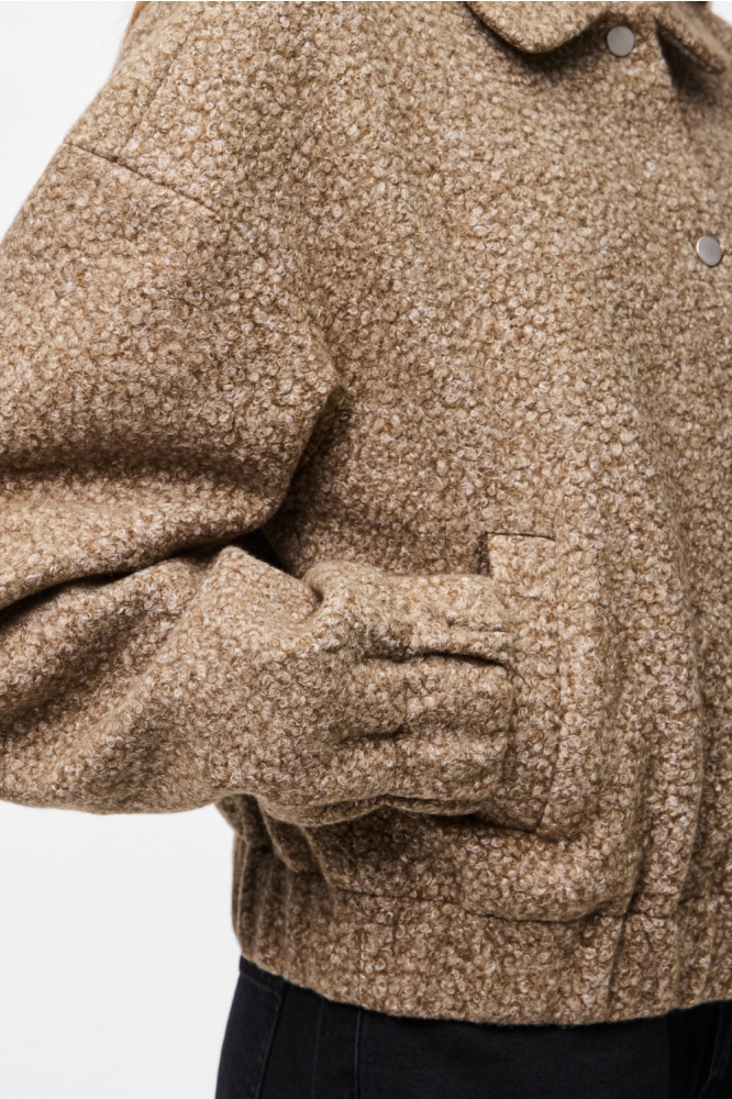 Pieces camel dames jas | Close up