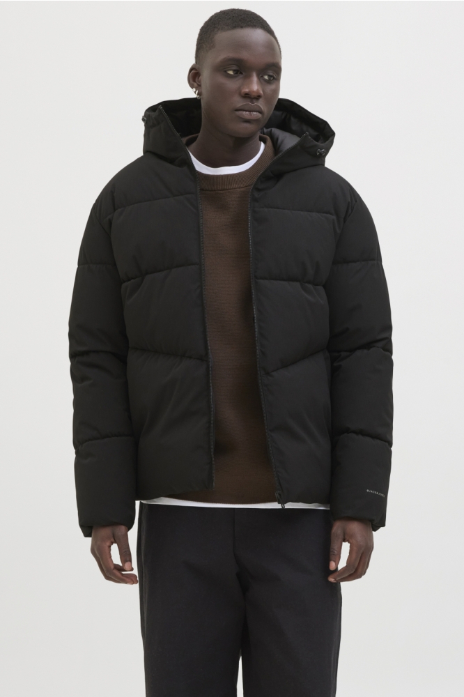 Jack & Jones zwarte heren jas | Model vooraanzicht